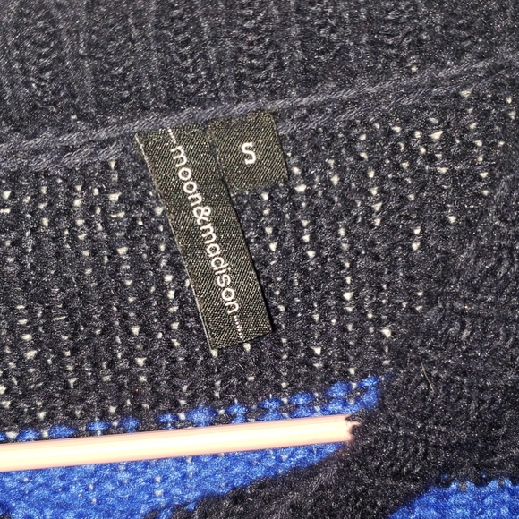 Sweater - Picture 3 of 4